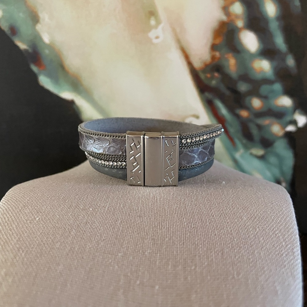 Boho Chic Leather Wrap Bracelet with Crystal Detailing - Picture 2 of 4